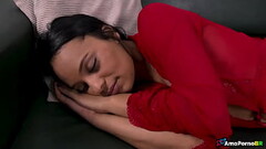 Porn&ocirc_ Amador - Comi a minha enteada no sof&aacute_ pela manh&atilde_ como se fosse minha mulherzinha - AmoPornoBR Thumb