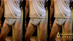 Sexy Alejandro Mistral maduro amateur solo en casa se divierte bailando y sacudiendo su enorme verga dentro de su ropa interior Thumb