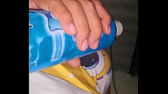 Hermanastra se mete la gran polla de su hermanastro en el culo por un celular. Lana More anal creampie. Thumb