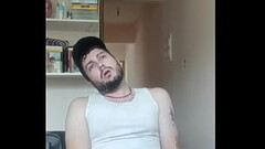 Branquinho tatuado batendo uma at&eacute_ gozar Thumb