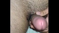 Jugando con mi verga asta que me vengo Thumb