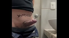 Un venida viendo un video Thumb