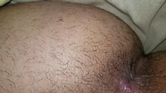 Garot&atilde_o enfiando dedo dentro do rabo Thumb
