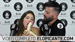 SARA BLONDE CHUPA LA BANANA CON CREMA DE ELO PODCAST Thumb