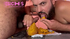 COXINHA- garoto mama pau grosso enquanto come coxinha Thumb