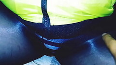Despu&eacute_s de llegar de la oficina mi esposo me quita las zapatillas de puta me besa y da un masaje en mis pies, me exista tanto que termin&oacute_ por sacarle la verga y frotar mis pies eyacula Thumb