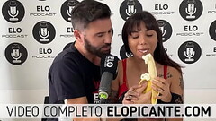 HEROXBABY CHUPA LA BANANA CON CREMA EN EL CUARTO PICANTE Thumb