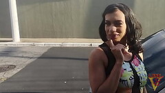 PASTOR VAI PREGAR DE PORTA EM PORTA E CAI EM TENTA&Ccedil_&Atilde_O AO VER LENEV8 Thumb