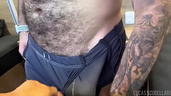 O vendedor de sungas | Lucas Scudellari e C&aacute_ssio Farias (Pr&eacute_via) Thumb