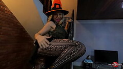 The delicious little witch Melody Antunes enjoyed Halloween with Eddie from Iron Maiden and brought tricks and treats, happy Halloween! Thumb