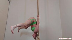 Hot blonde incredible pole dance Thumb