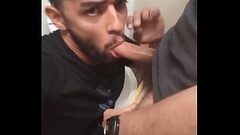 Servindo a v&aacute_rios machos desconhecidos no box do banheiro do metr&ocirc_ - COMPLETOS E EXCLUSIVOS NO RED Thumb