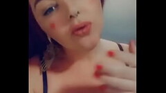 Larissinha se exibindo na cama e mostrando toda a sua disposi&ccedil_&atilde_o para sentar num pau gostoso Thumb