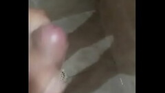 Batendo uma no banheiro at&eacute_ gozar Thumb