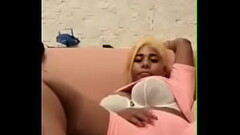 Elle laisse voir sa grosse chatte Thumb