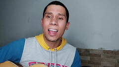 Garoto brasileiro se divertindo Thumb