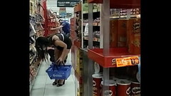 Se exibindo no mercado. No estacionamento. Lalla Potira Thumb