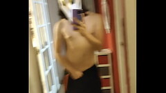 diablillo jugando de noche con su ropa Thumb